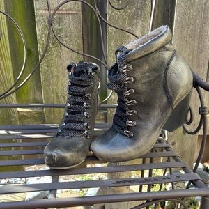 OTBT booties. EUC, SZ 8.